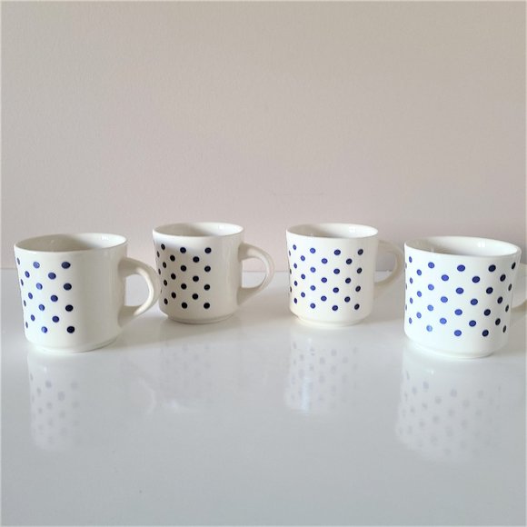 Set of 4 vintage ceramic blue polka dot tea/coffee mugs. - Picture 2 of 7